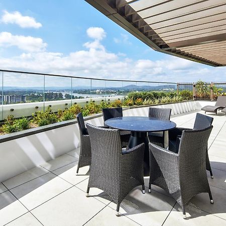Meriton Suites Канбера Екстериор снимка The rooftop garden