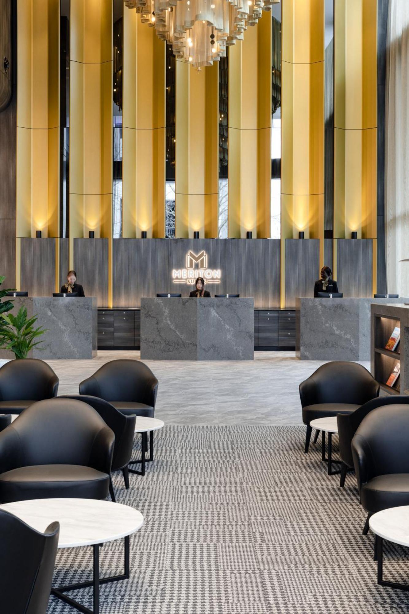 Meriton Suites Канбера Екстериор снимка The lobby of the hotel