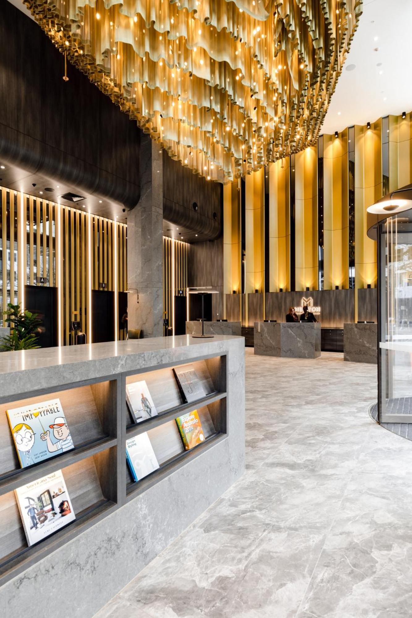 Meriton Suites Канбера Екстериор снимка The lobby of the hotel