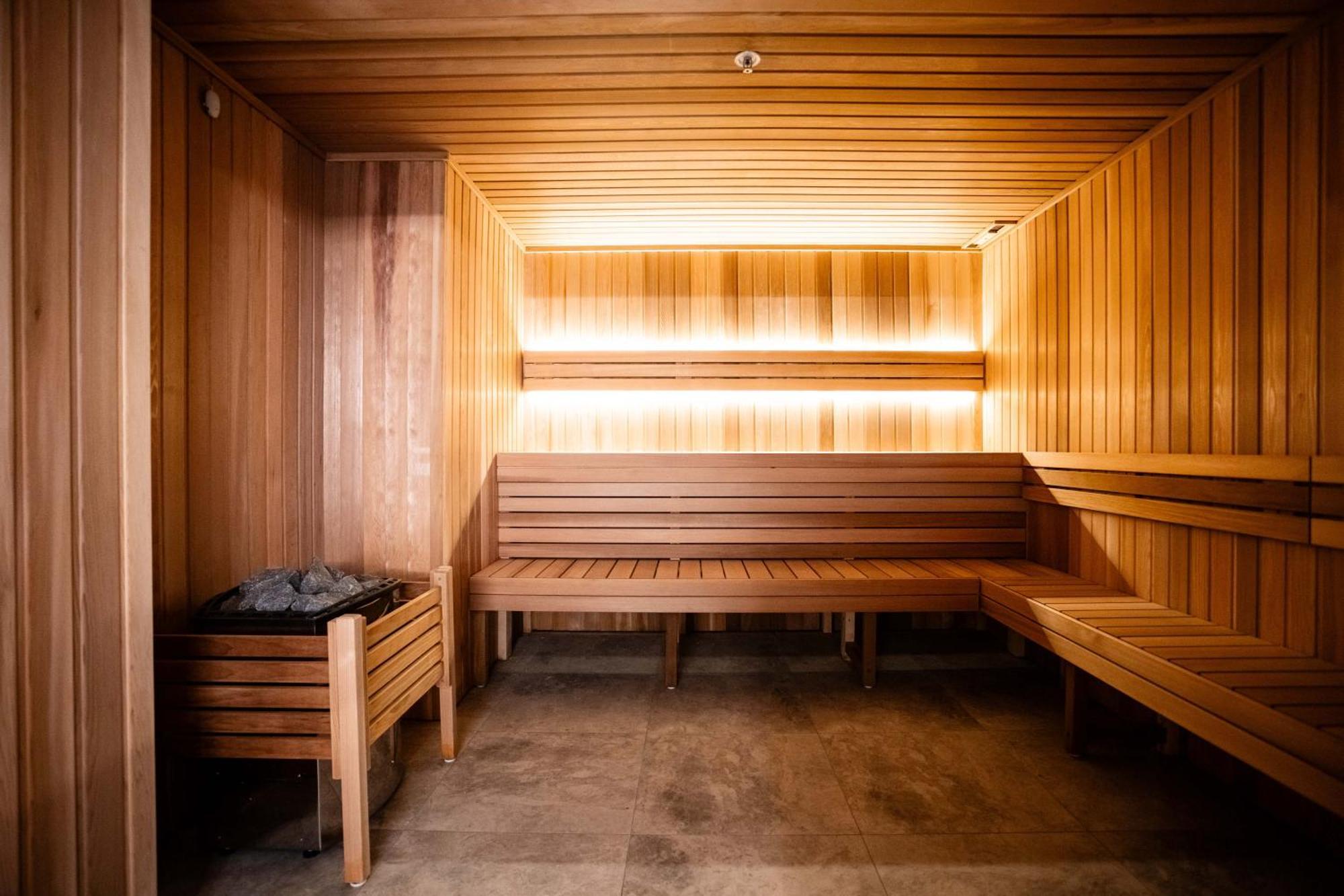 Meriton Suites Канбера Екстериор снимка A sauna