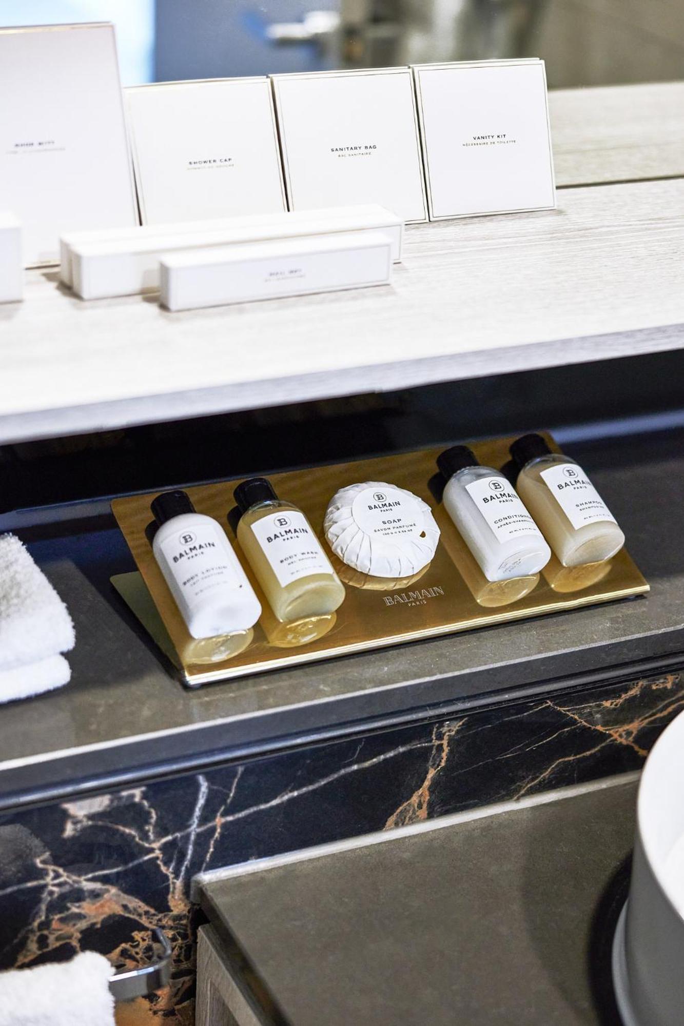 Meriton Suites Канбера Екстериор снимка Balmain toiletries