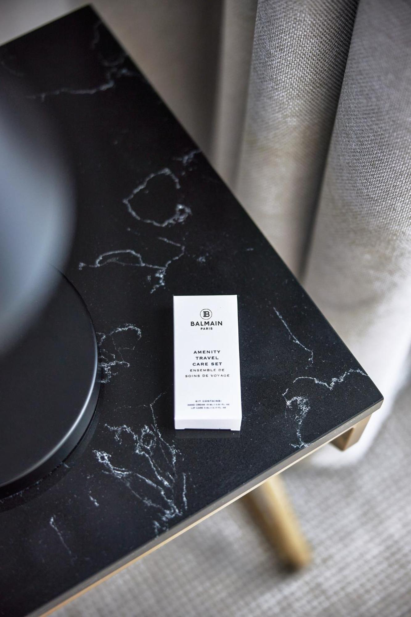 Meriton Suites Канбера Екстериор снимка Balmain Hair Couture