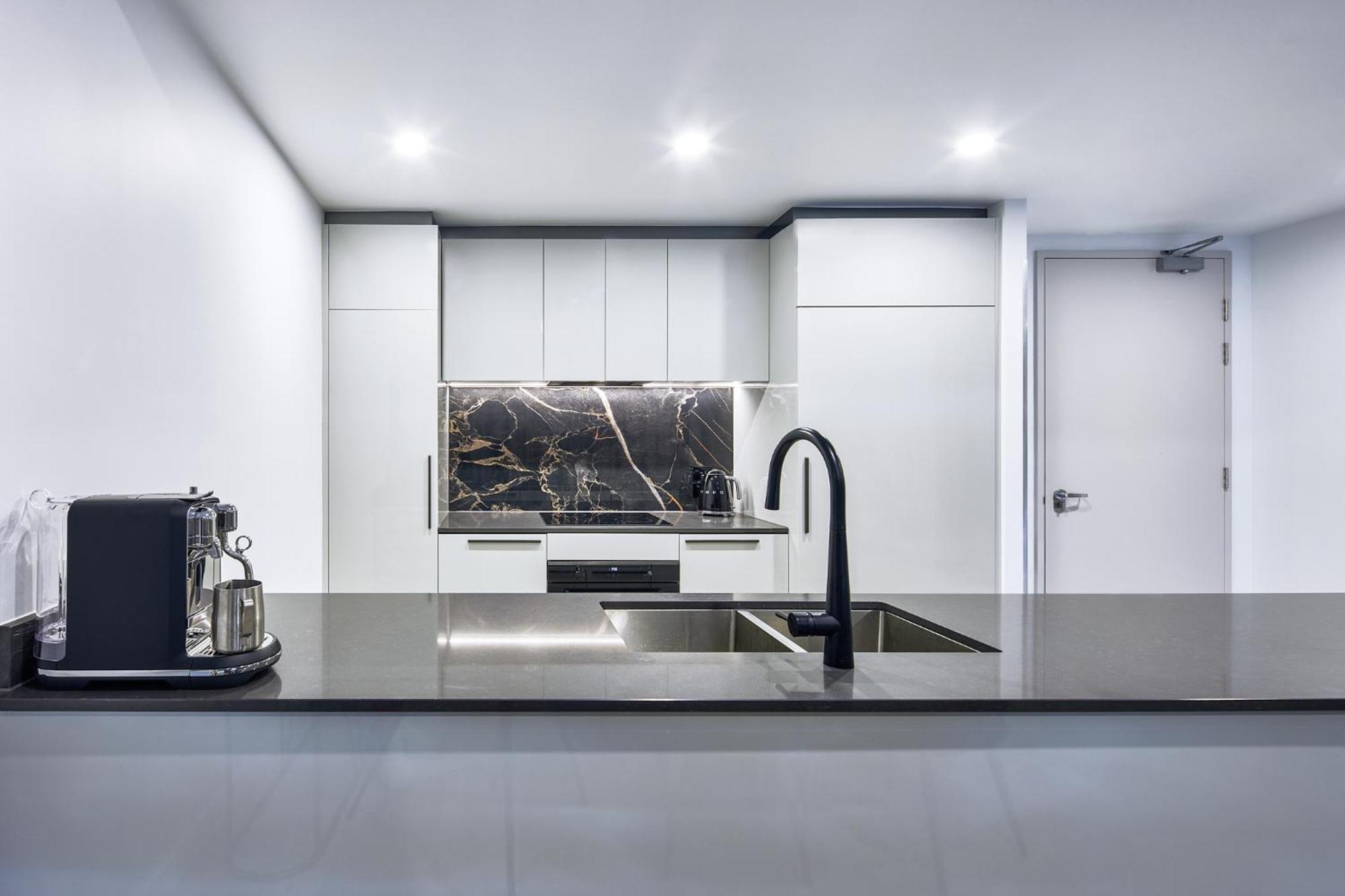 Meriton Suites Канбера Екстериор снимка A kitchen