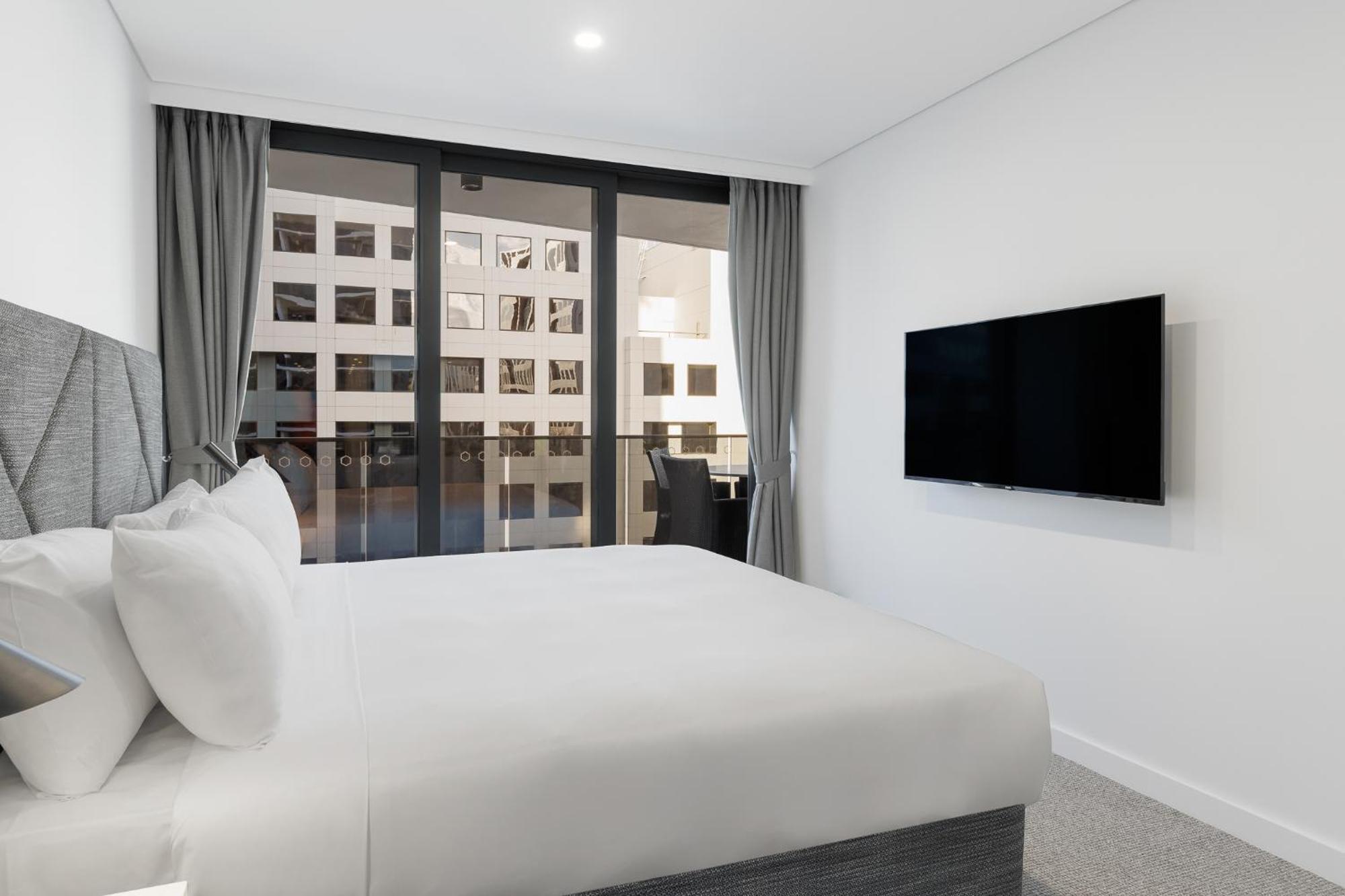 Meriton Suites Канбера Екстериор снимка A bedroom at the hotel