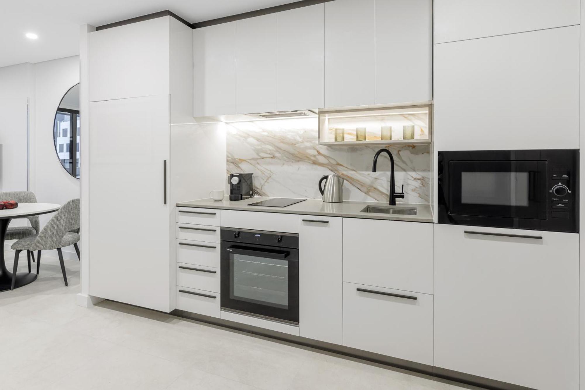Meriton Suites Канбера Екстериор снимка A modern kitchen