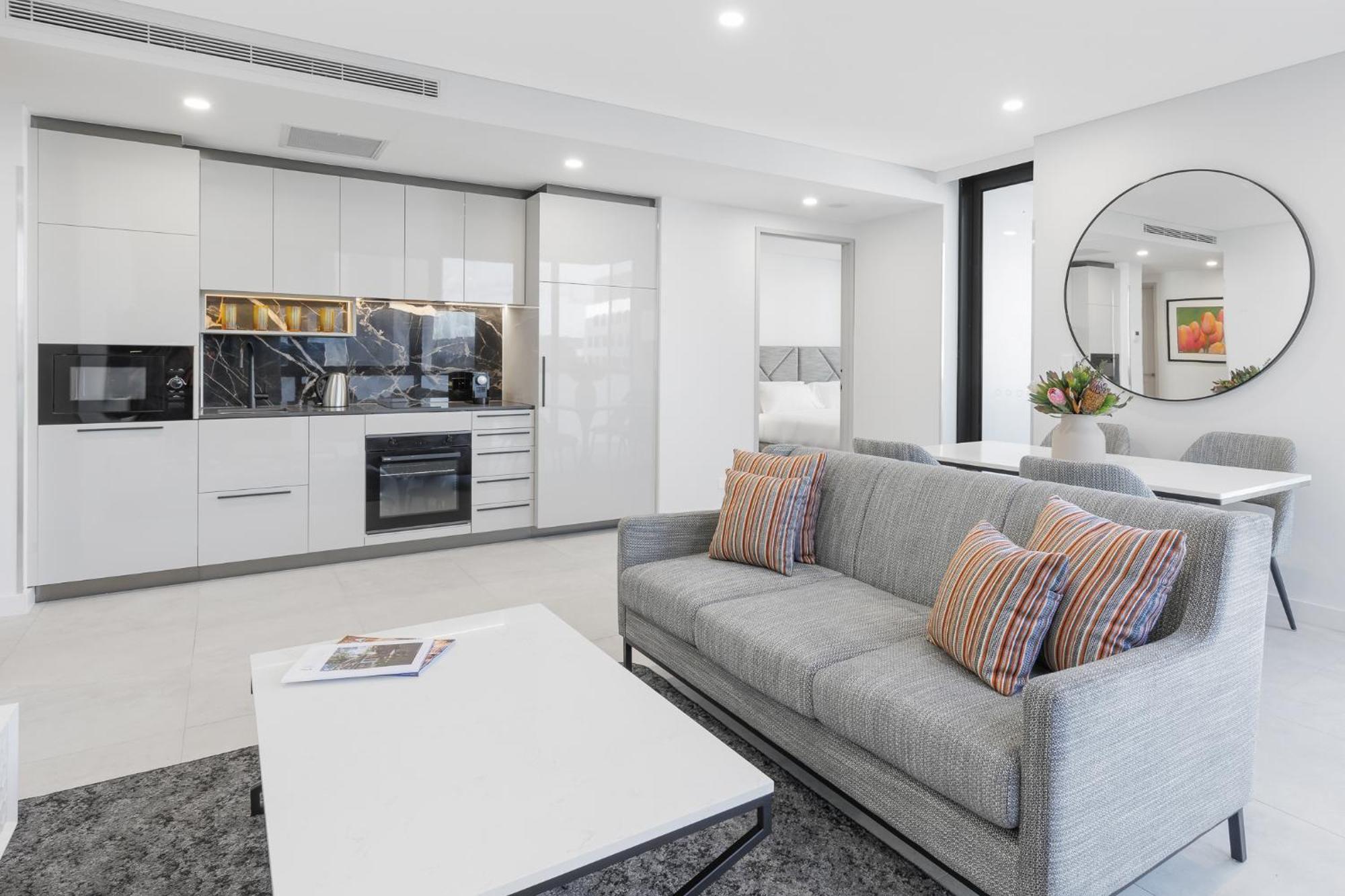 Meriton Suites Канбера Екстериор снимка A typical apartment interior