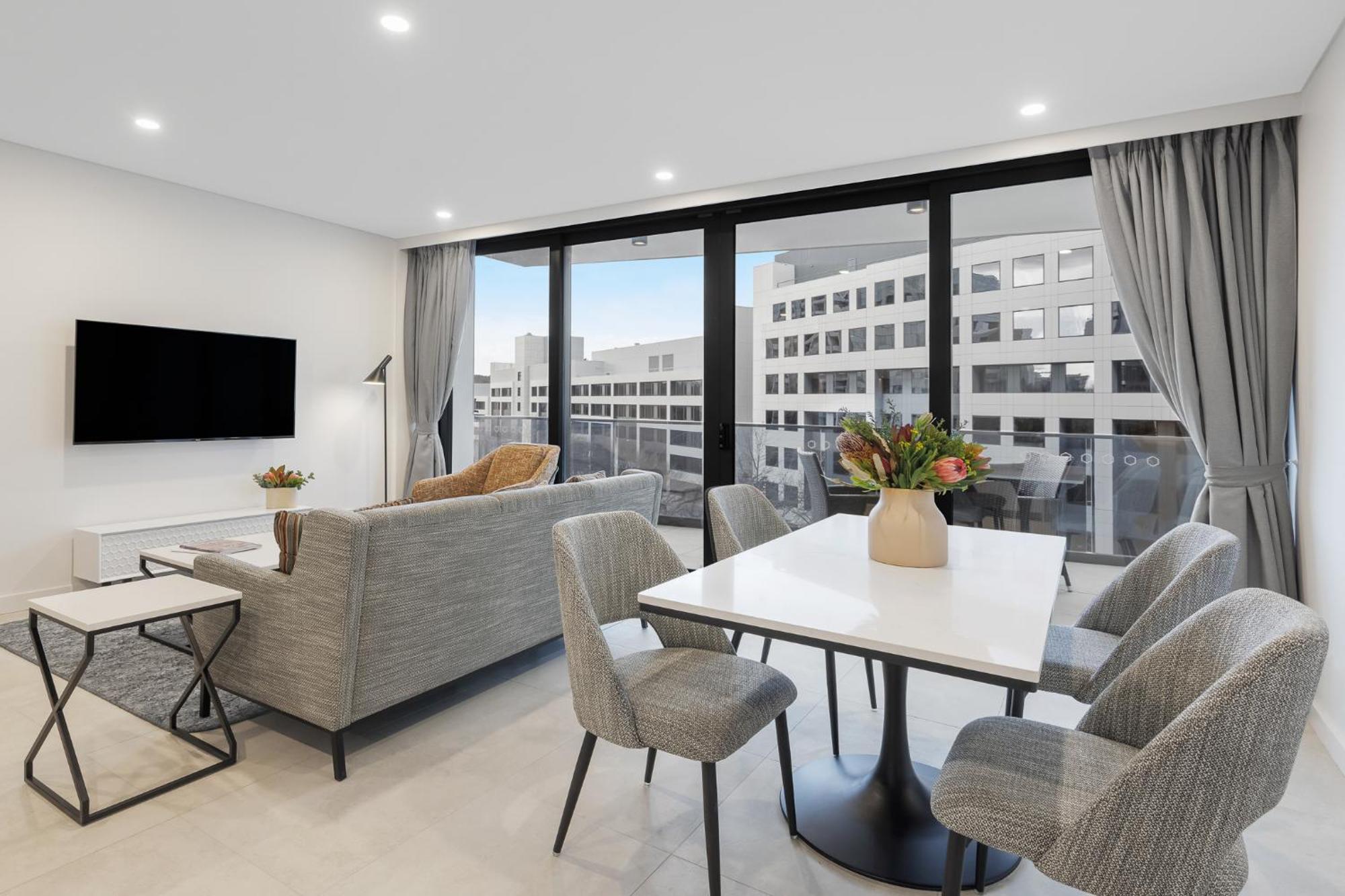 Meriton Suites Канбера Екстериор снимка The interior of a typical apartment