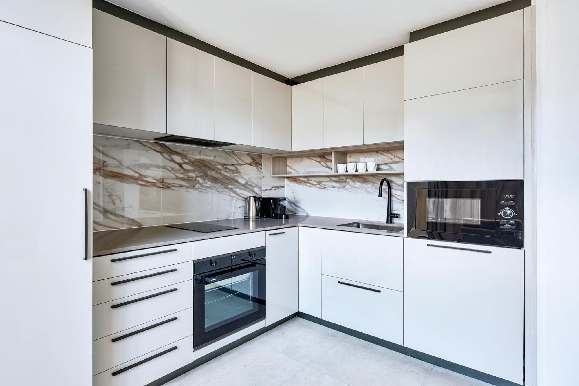 Meriton Suites Канбера Екстериор снимка A modern kitchen