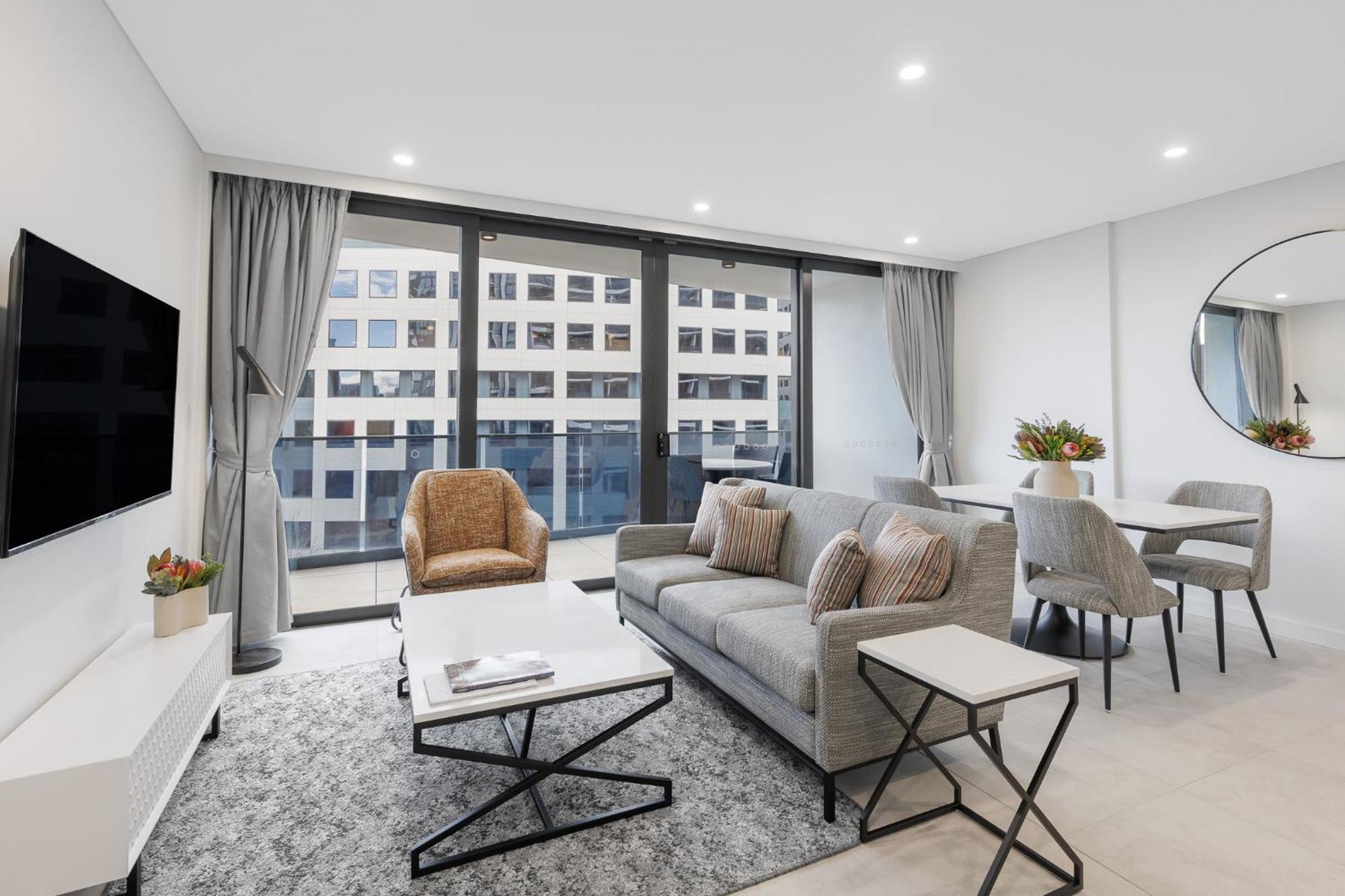 Meriton Suites Канбера Екстериор снимка Living room
