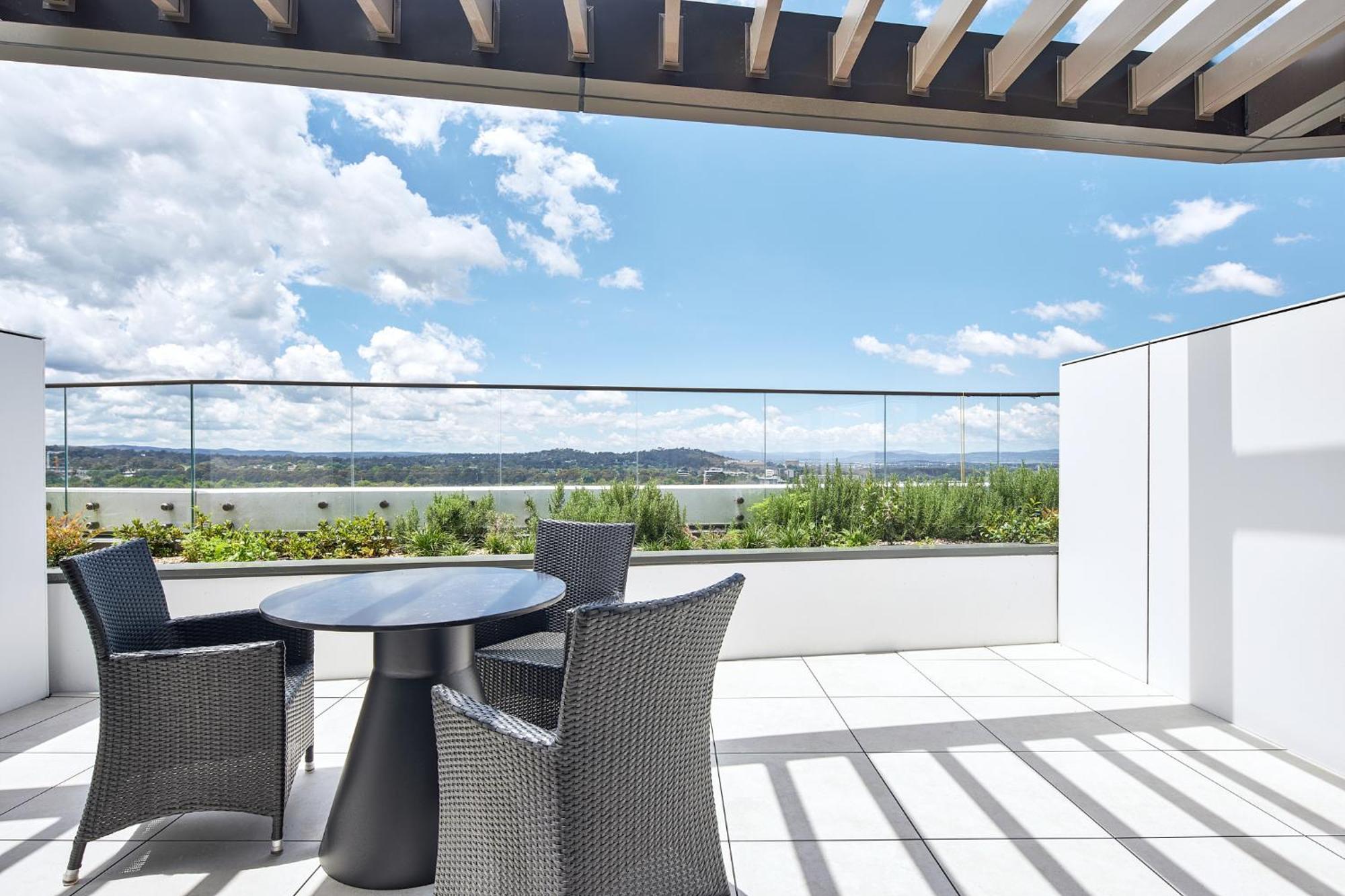 Meriton Suites Канбера Екстериор снимка Skyline Residences