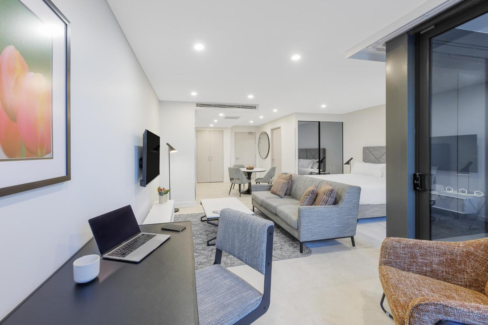 Meriton Suites Канбера Екстериор снимка A typical apartment interior