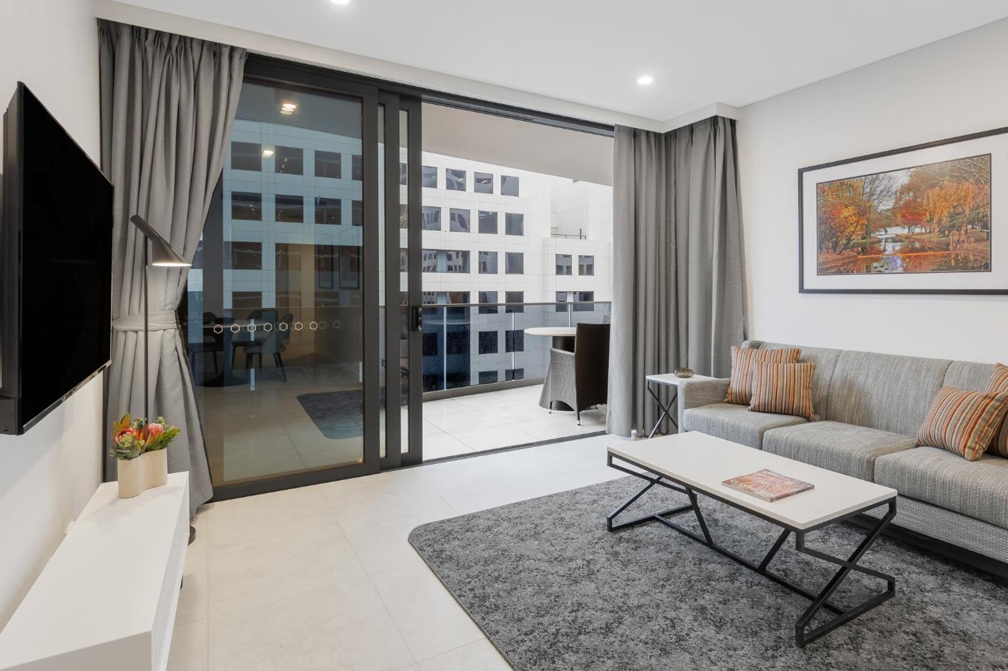Meriton Suites Канбера Екстериор снимка Living room