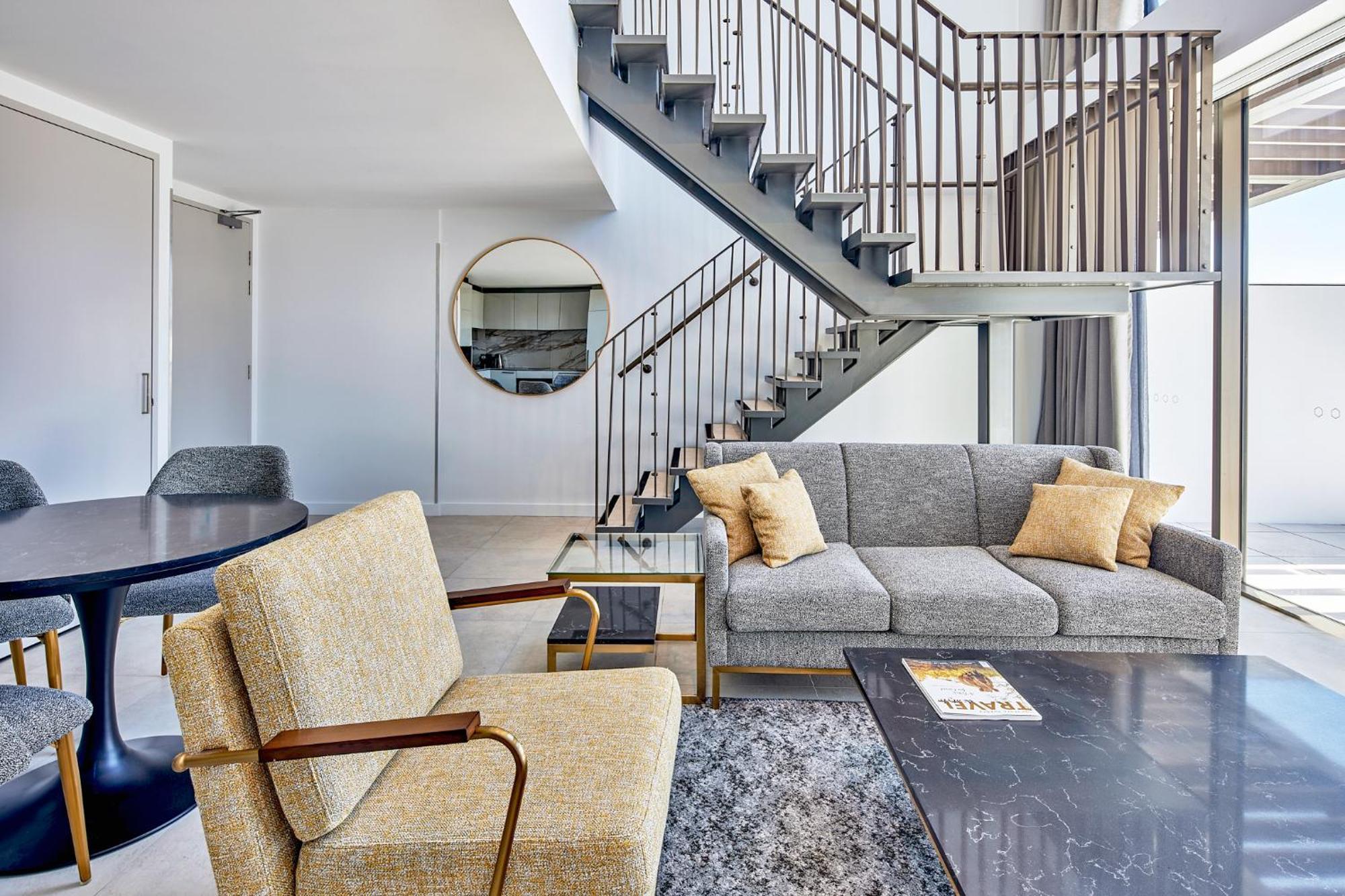 Meriton Suites Канбера Екстериор снимка Interior of a home in the neighborhood