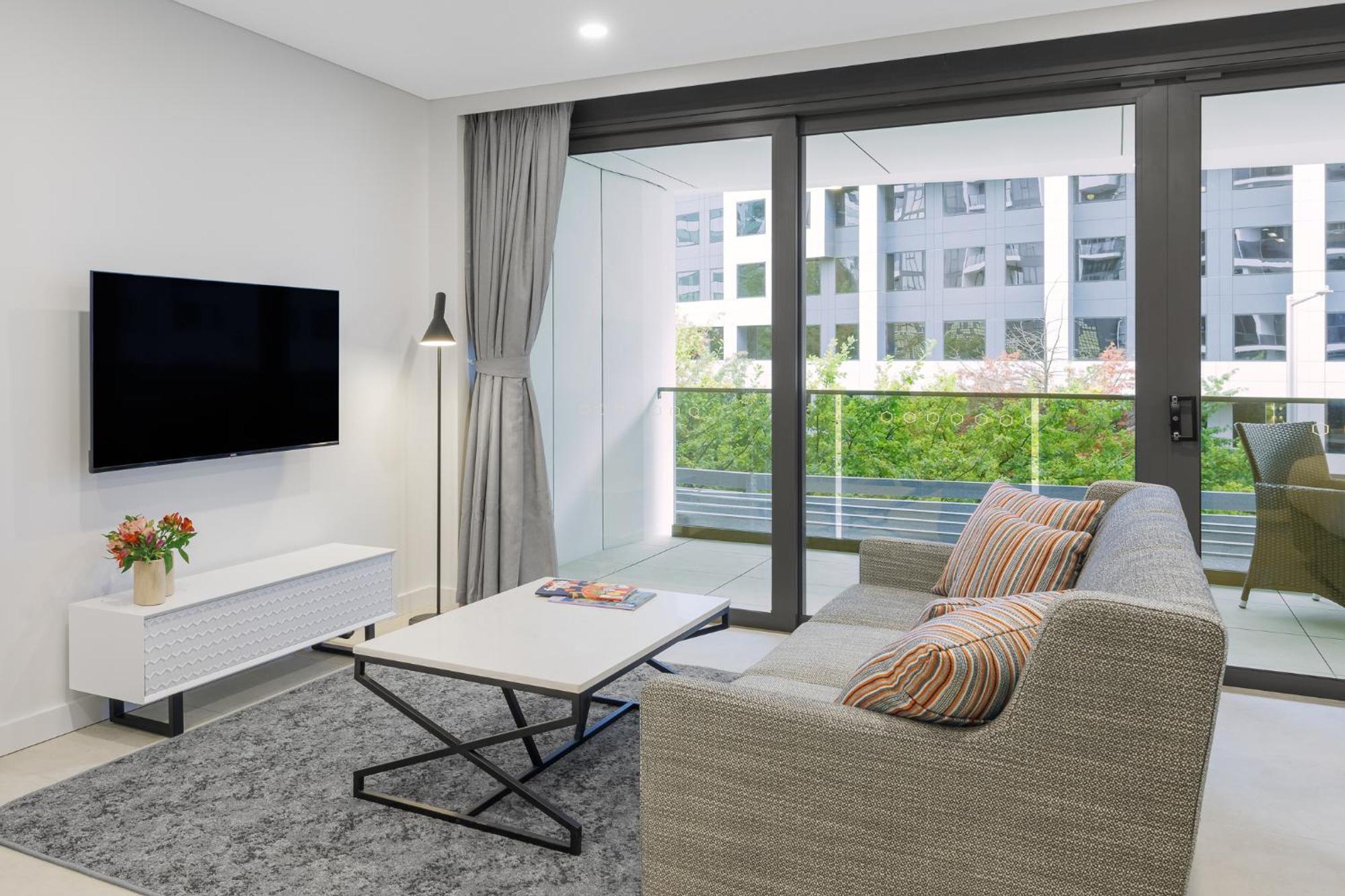Meriton Suites Канбера Екстериор снимка Living room